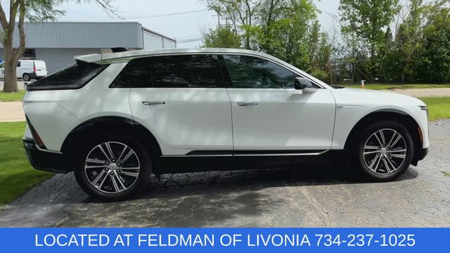 Used 2024 Cadillac Lyriq Luxury AWD/4WD image 9