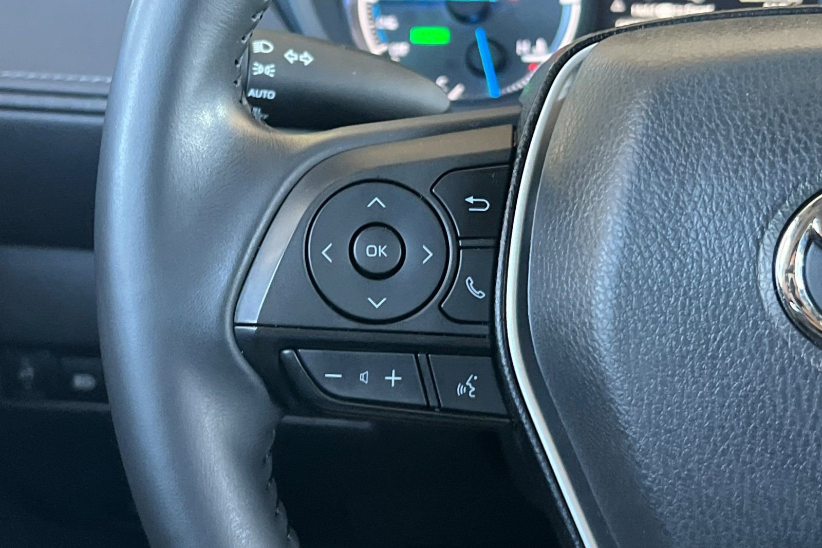 Certified 2024 Toyota Venza LE image 28