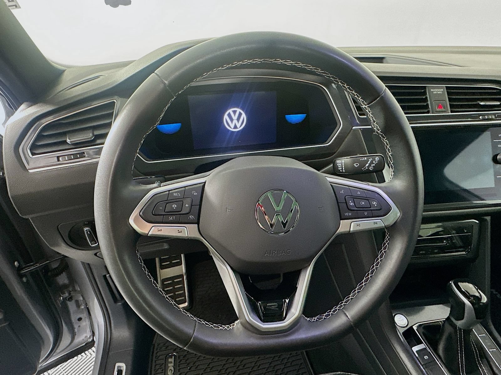 Used 2023 Volkswagen Tiguan SE R-Line AWD/4WD image 11