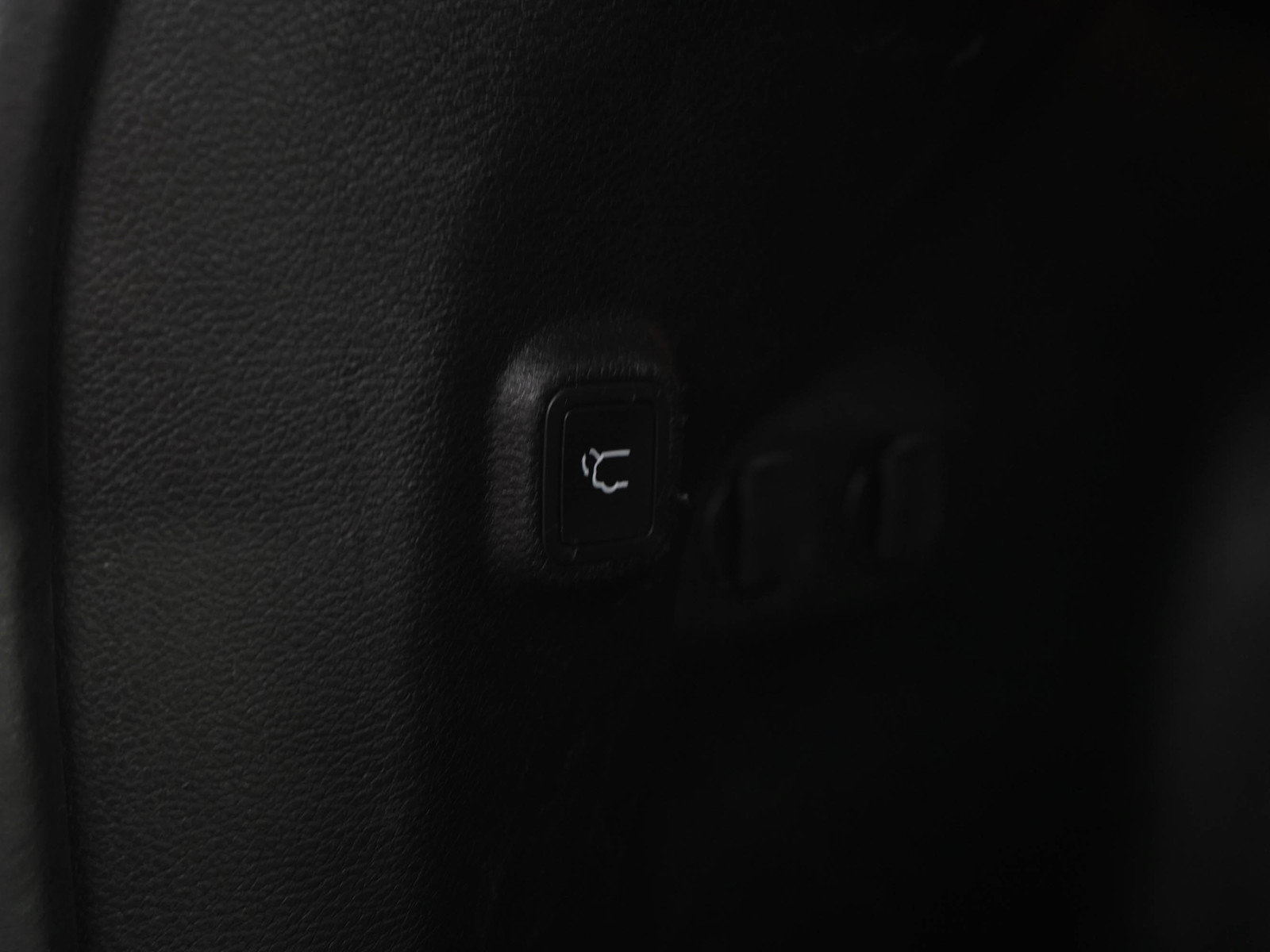 Used 2019 Jeep Cherokee Limited AWD/4WD image 14