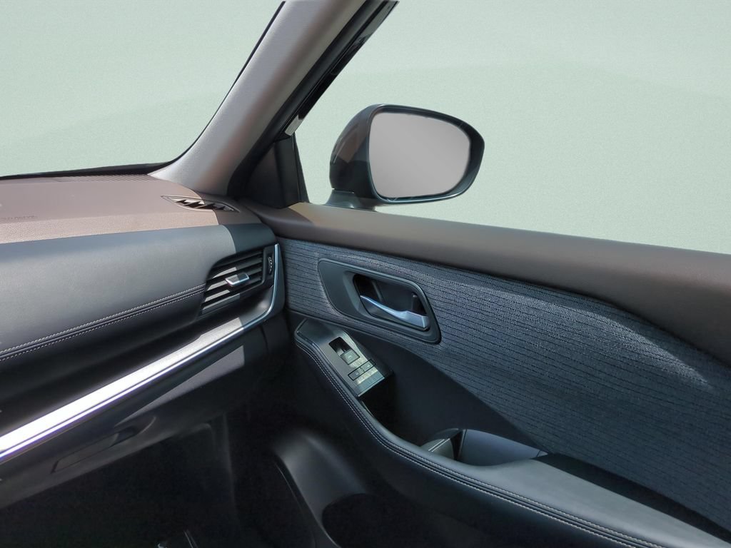 Certified 2023 Nissan Rogue SV FWD image 14