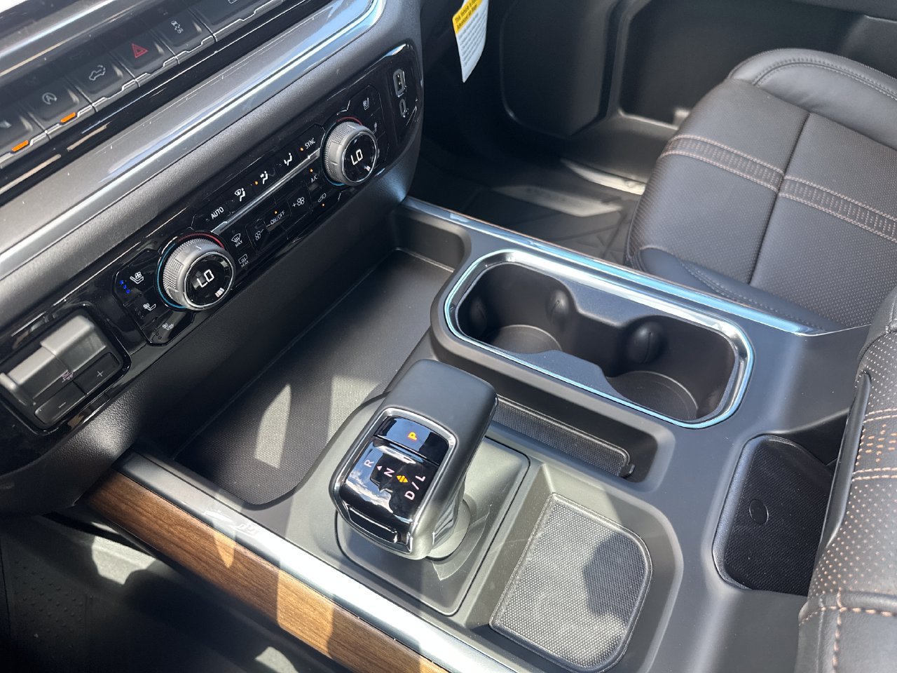 New 2026 Chevrolet Silverado 1500 High Country w/ High Country Premium Package AWD/4WD image 25