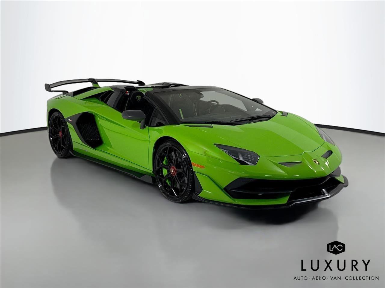 Used 2021 Lamborghini Aventador SVJ image 3