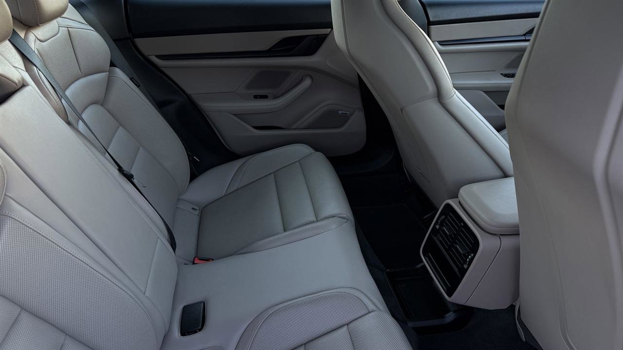 Used 2022 Porsche Taycan image 37