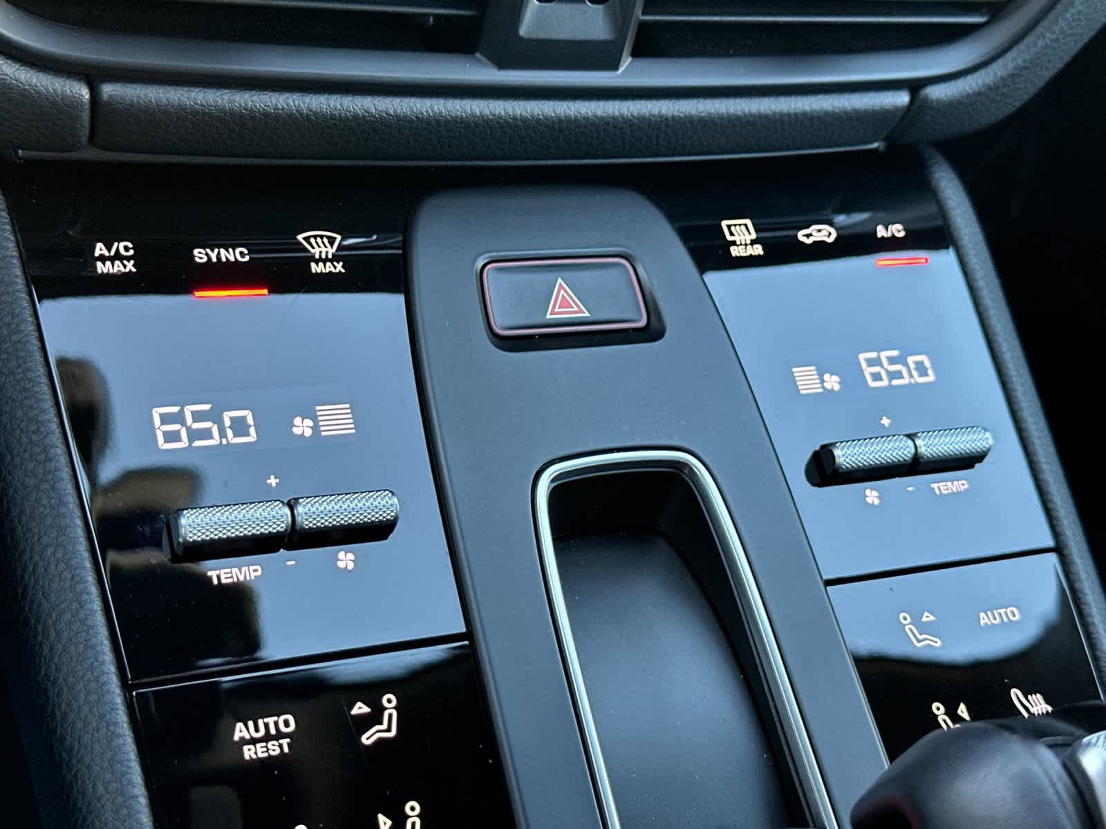 Certified 2025 Porsche Macan AWD/4WD image 23