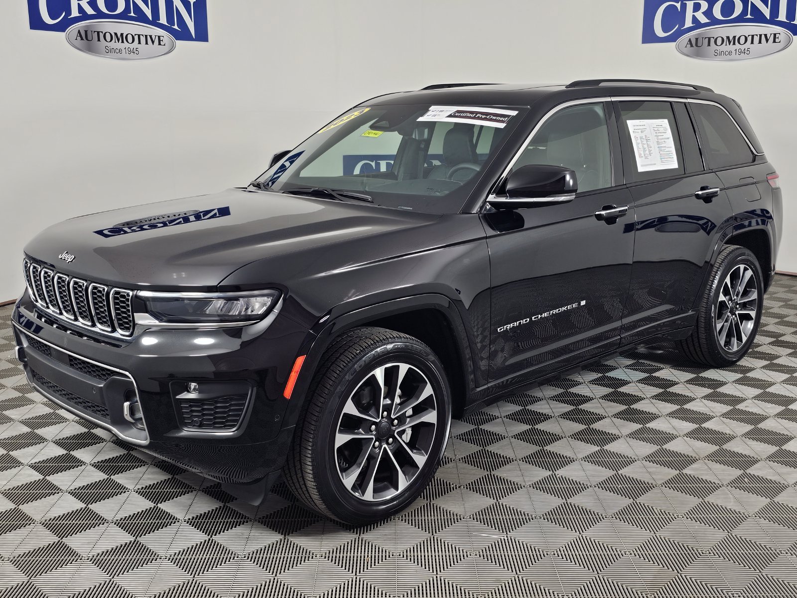 Used 2023 Jeep Grand Cherokee Overland w/ Luxury Tech Group IV AWD/4WD image 43
