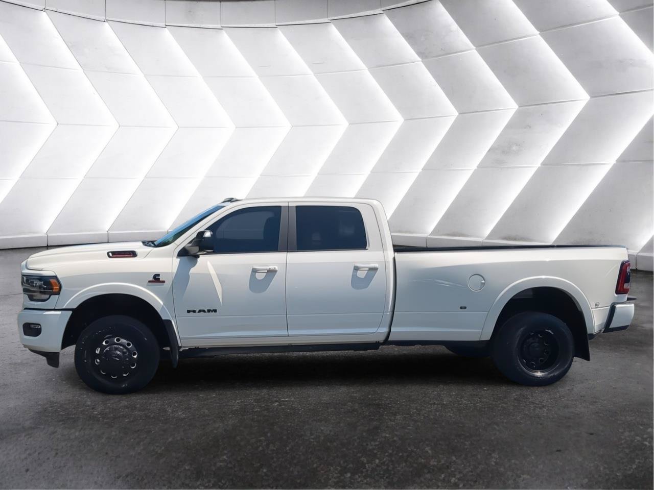 Used 2022 RAM 3500 Limited AWD/4WD image 3