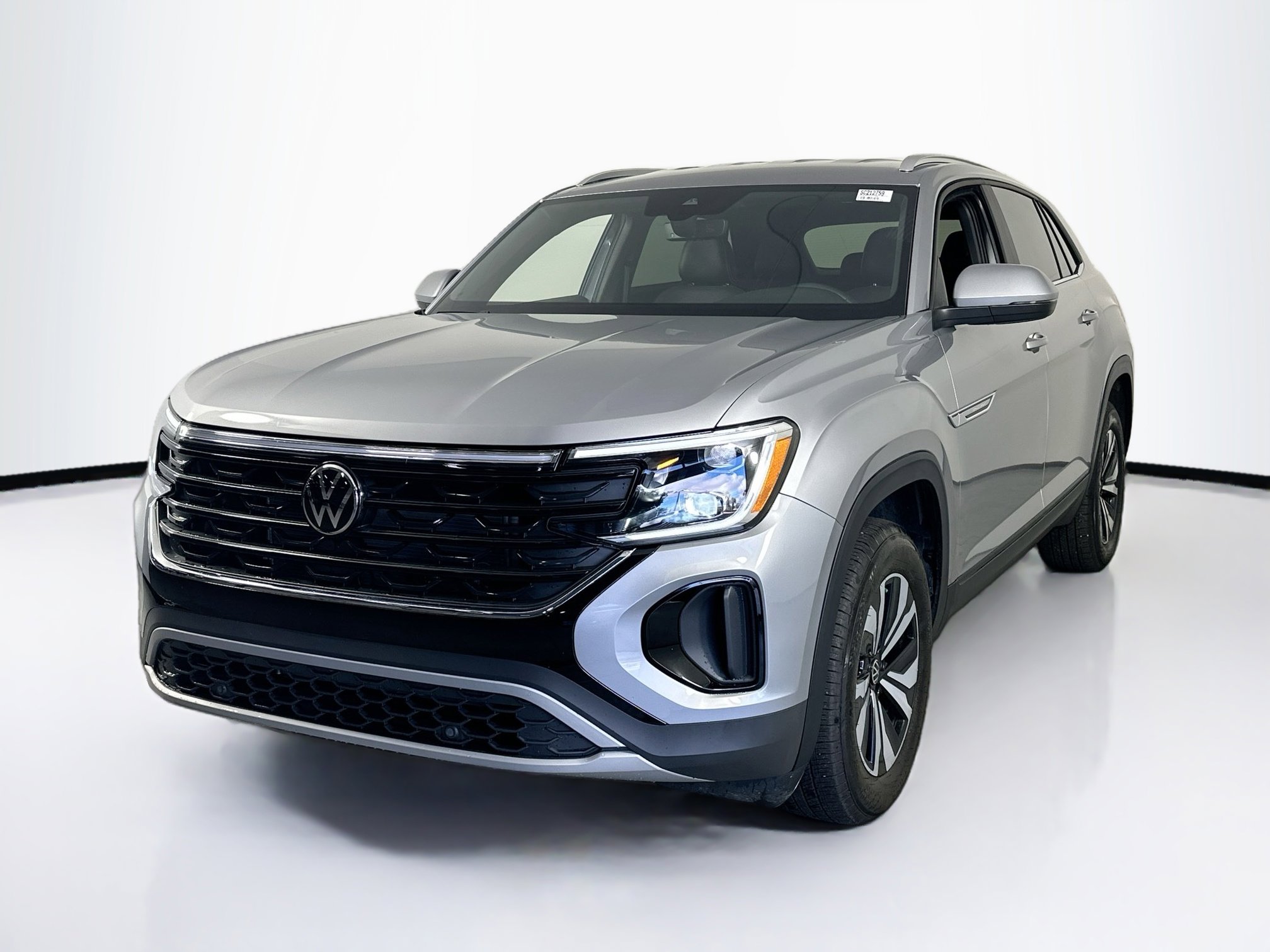 Used 2025 Volkswagen Atlas Cross Sport SE image 1