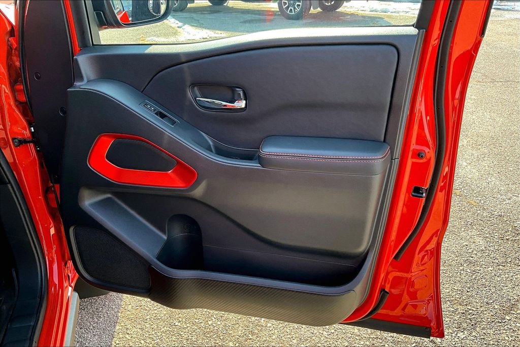 Used 2025 Nissan Frontier PRO-4X w/ Interior Protection Package image 24