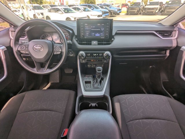 Used 2021 Toyota RAV4 XLE w/ Convenience Package FWD image 16