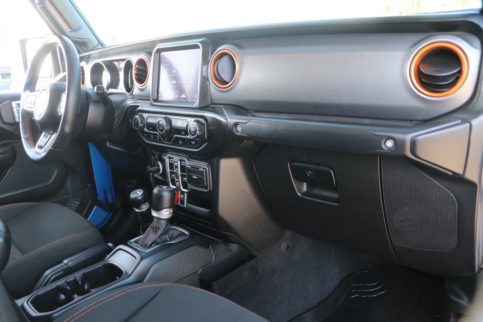 Used 2021 Jeep Gladiator Mojave AWD/4WD image 32