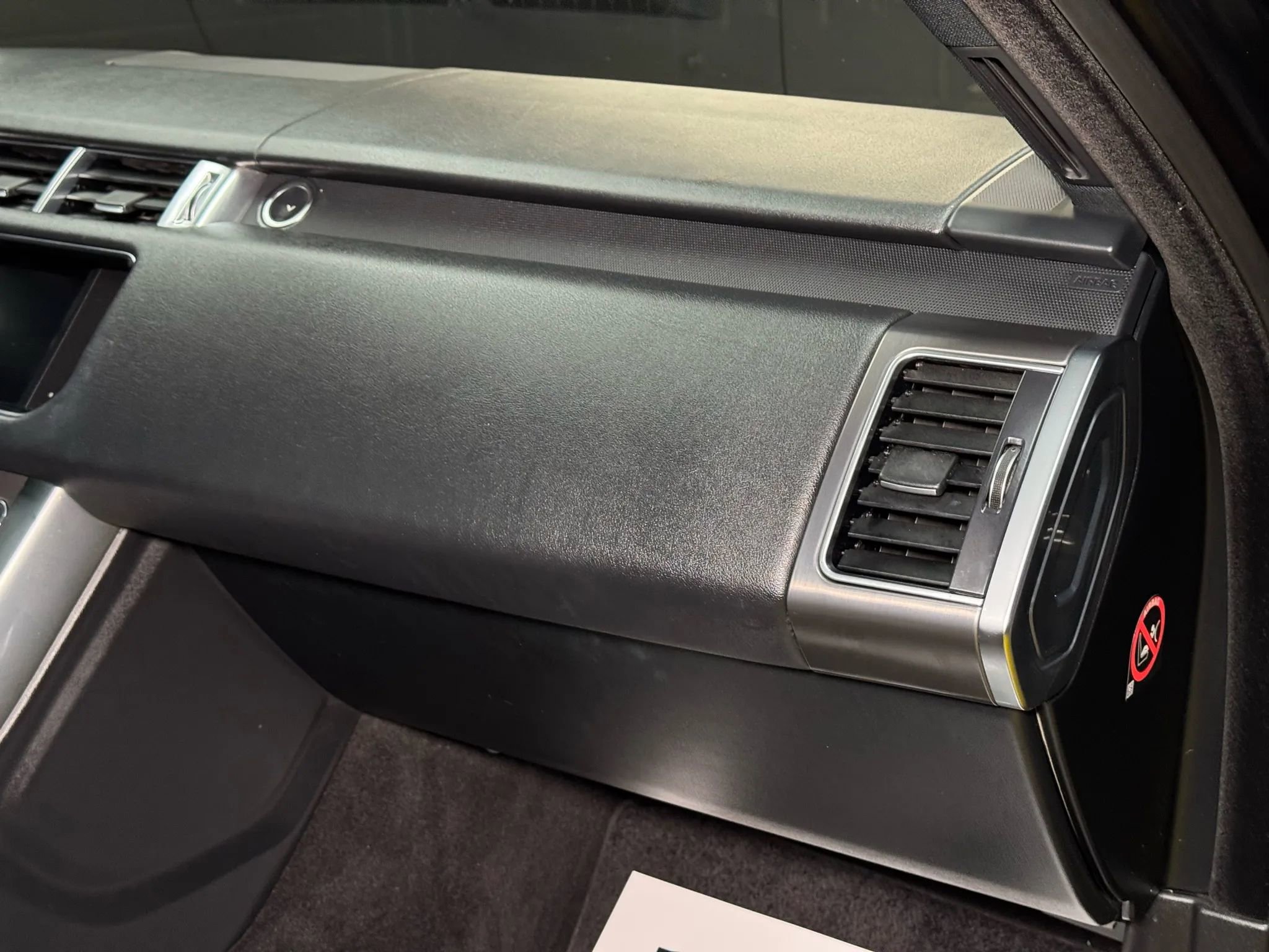 Used 2016 Land Rover Range Rover Sport SE image 54