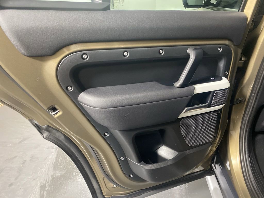 Used 2021 Land Rover Defender 110 SE image 24