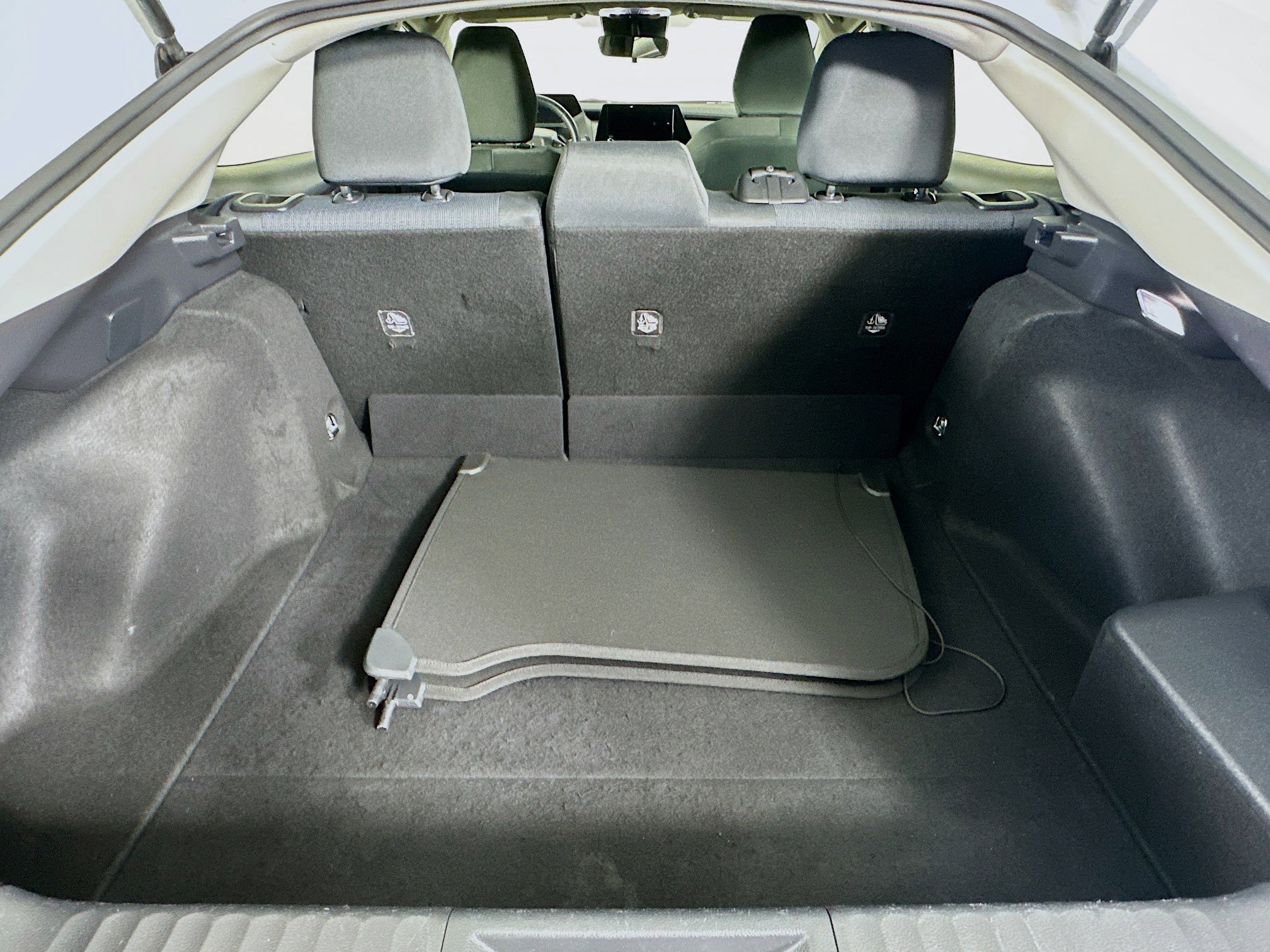 Used 2024 Toyota Prius LE FWD image 27