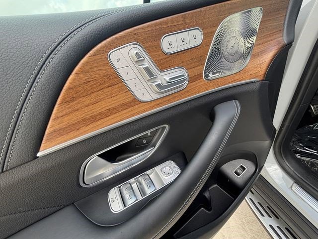 Used 2024 Mercedes-Benz GLS 580 4MATIC image 12