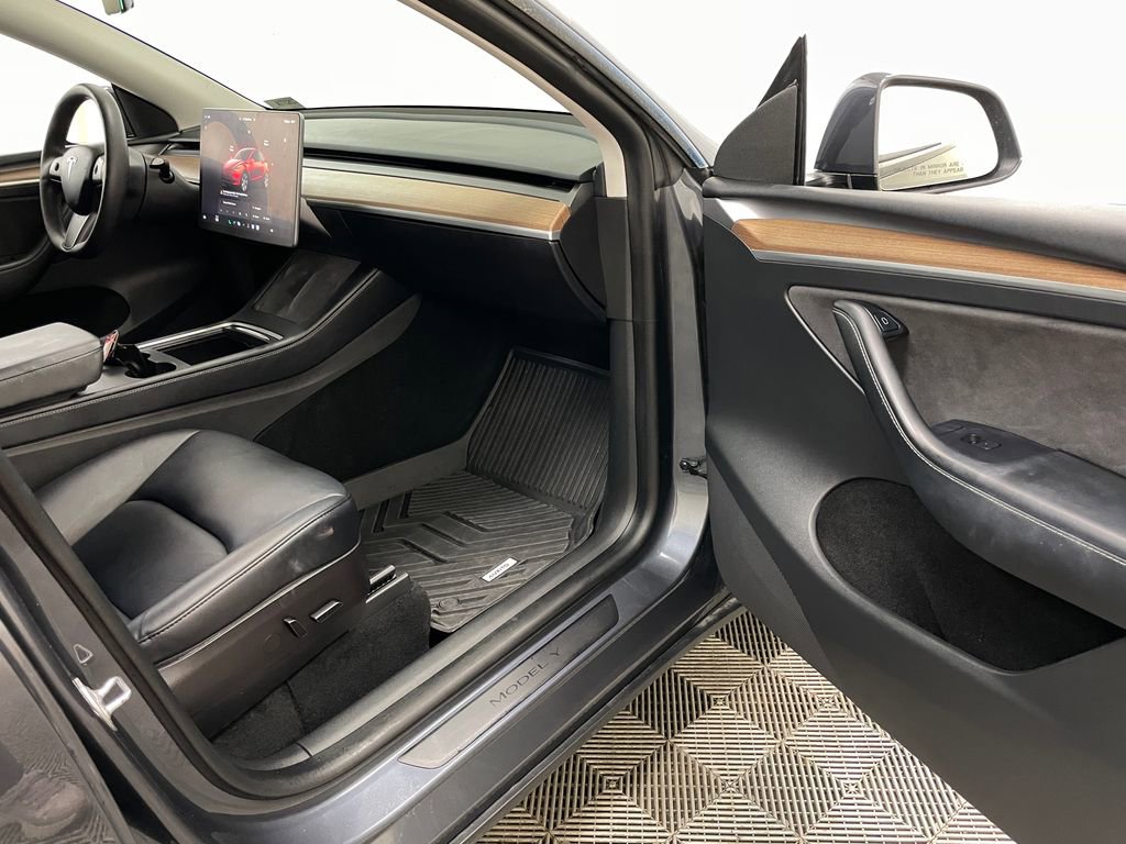 Used 2023 Tesla Model Y Long Range image 30