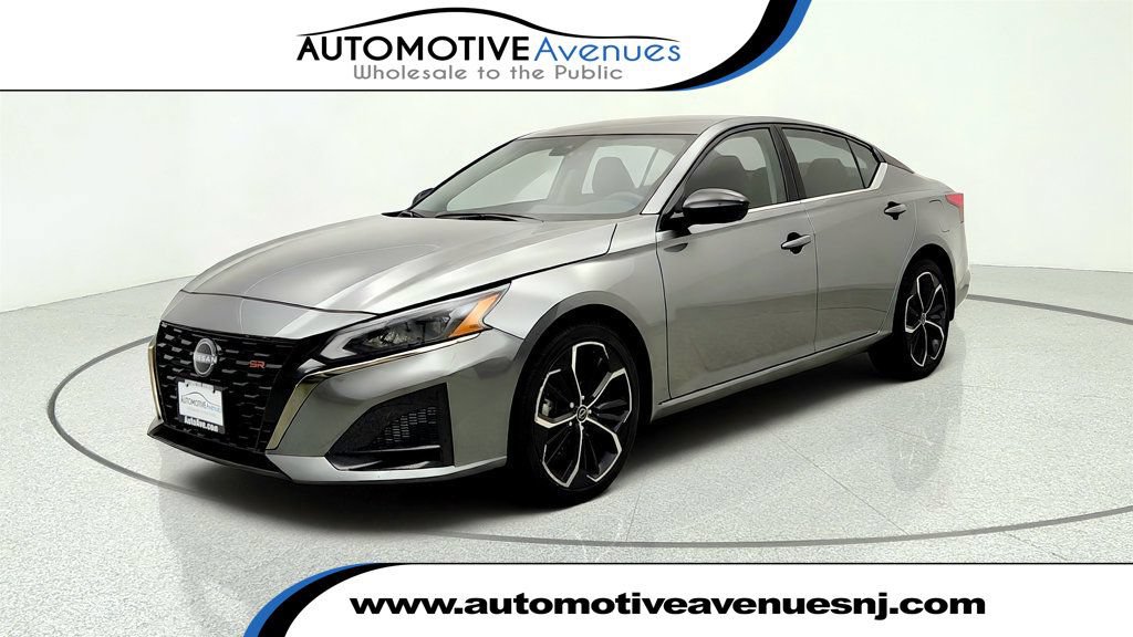 Used 2023 Nissan Altima 2.5 SR AWD/4WD image 1