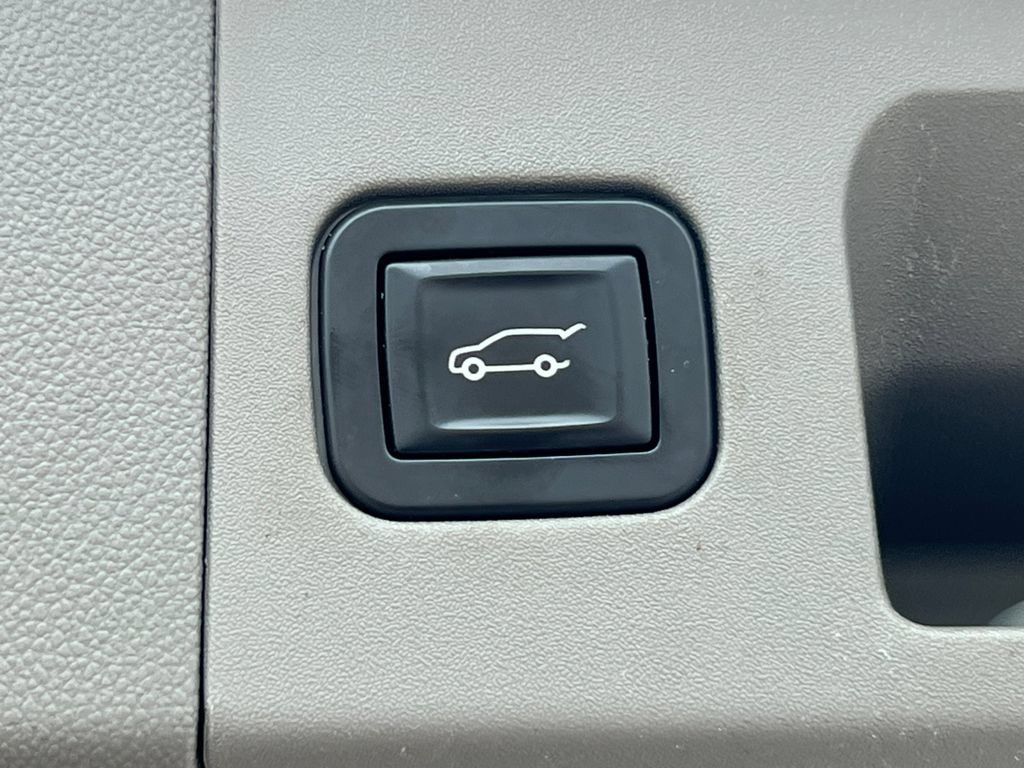 Used 2018 Cadillac XT5 Luxury w/ Driver Awareness Package AWD/4WD image 38