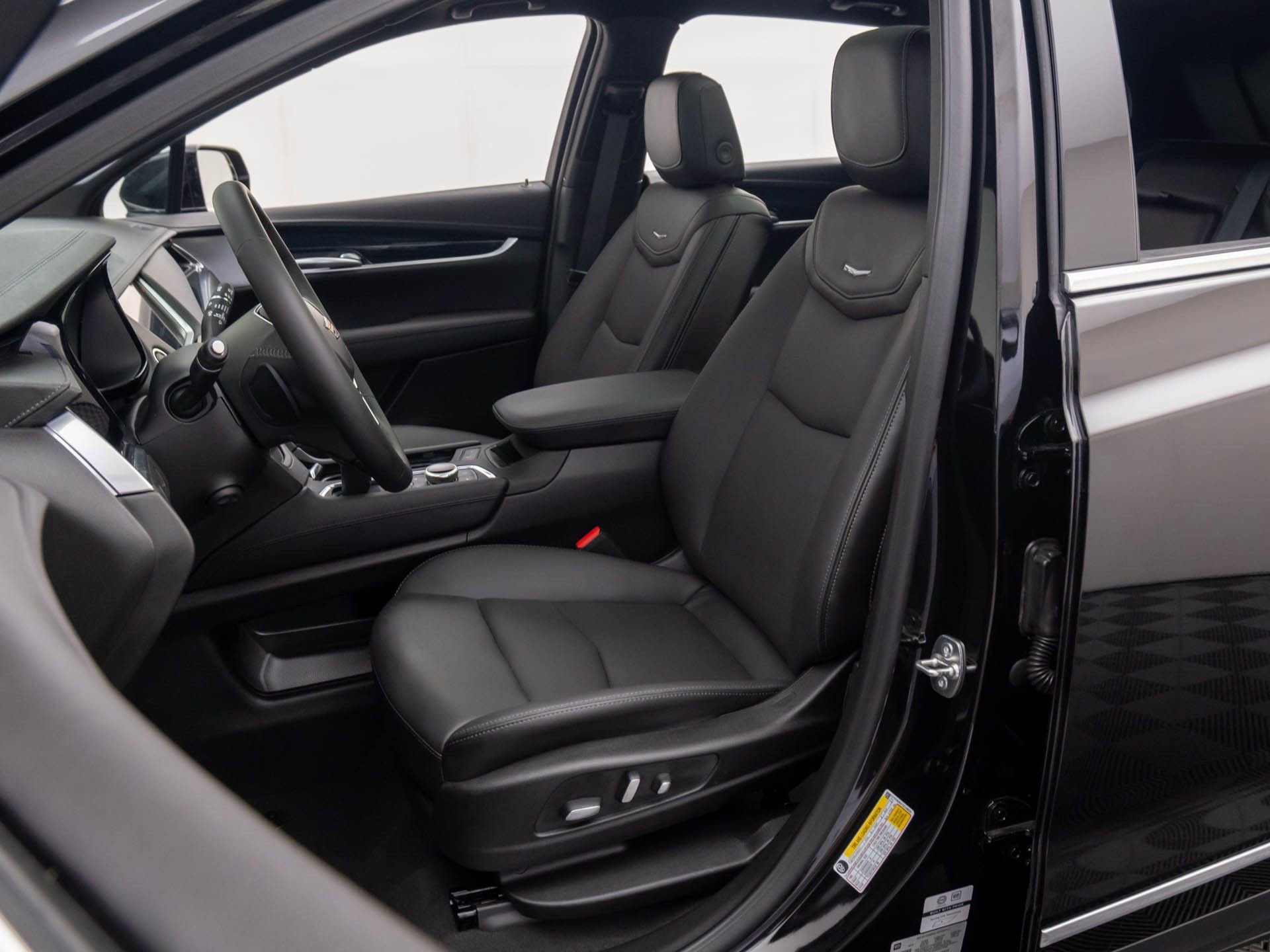 New 2026 Cadillac XT5 Premium Luxury w/ LPO, Floor Liner Package image 10