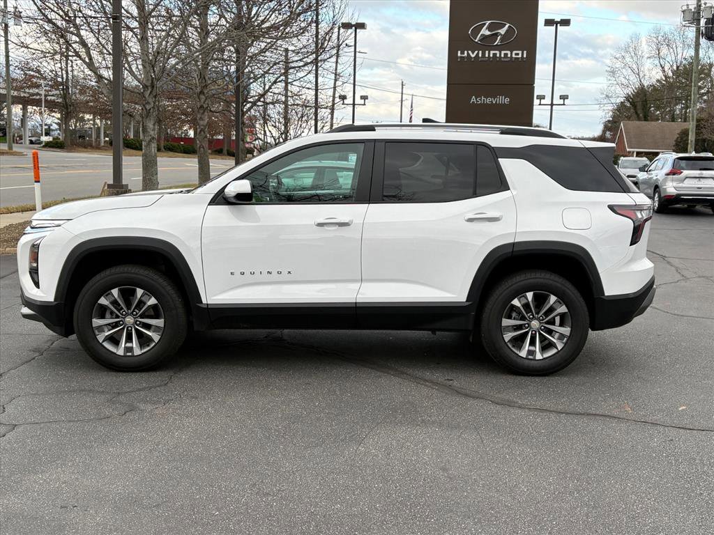 Used 2025 Chevrolet Equinox LT w/ Convenience Package II image 3