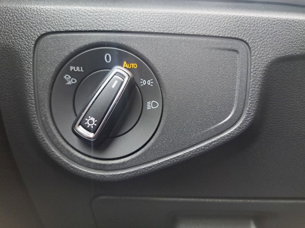 Used 2023 Volkswagen Atlas Cross Sport SE image 15