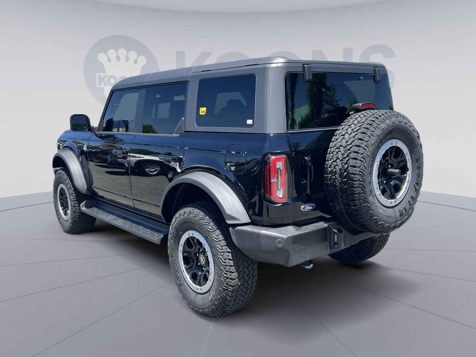 New 2025 Ford Bronco Outer Banks w/ Sasquatch Package AWD/4WD image 8