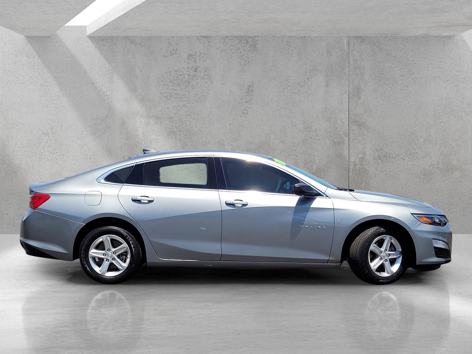 Used 2023 Chevrolet Malibu LS FWD image 3