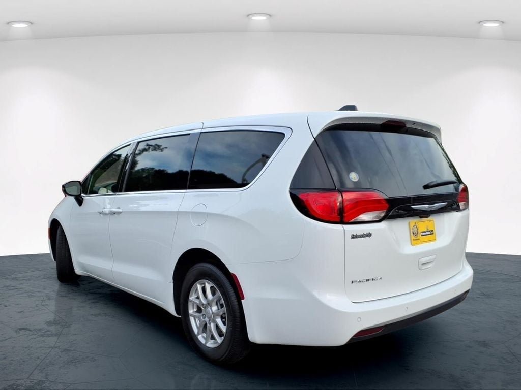 New 2027 Chrysler Pacifica LX FWD image 7