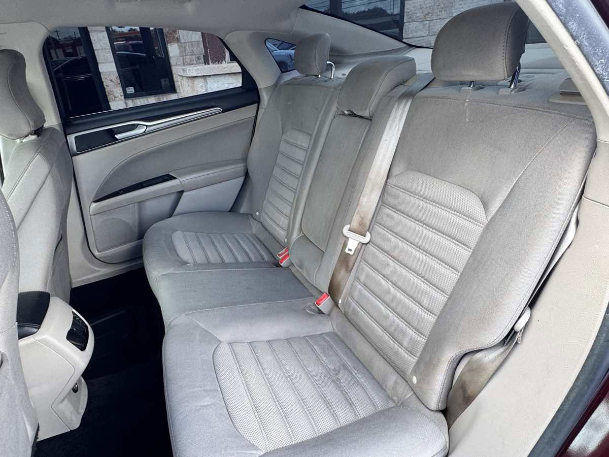 Used 2018 Ford Fusion SE w/ Fusion SE Technology Package FWD image 6