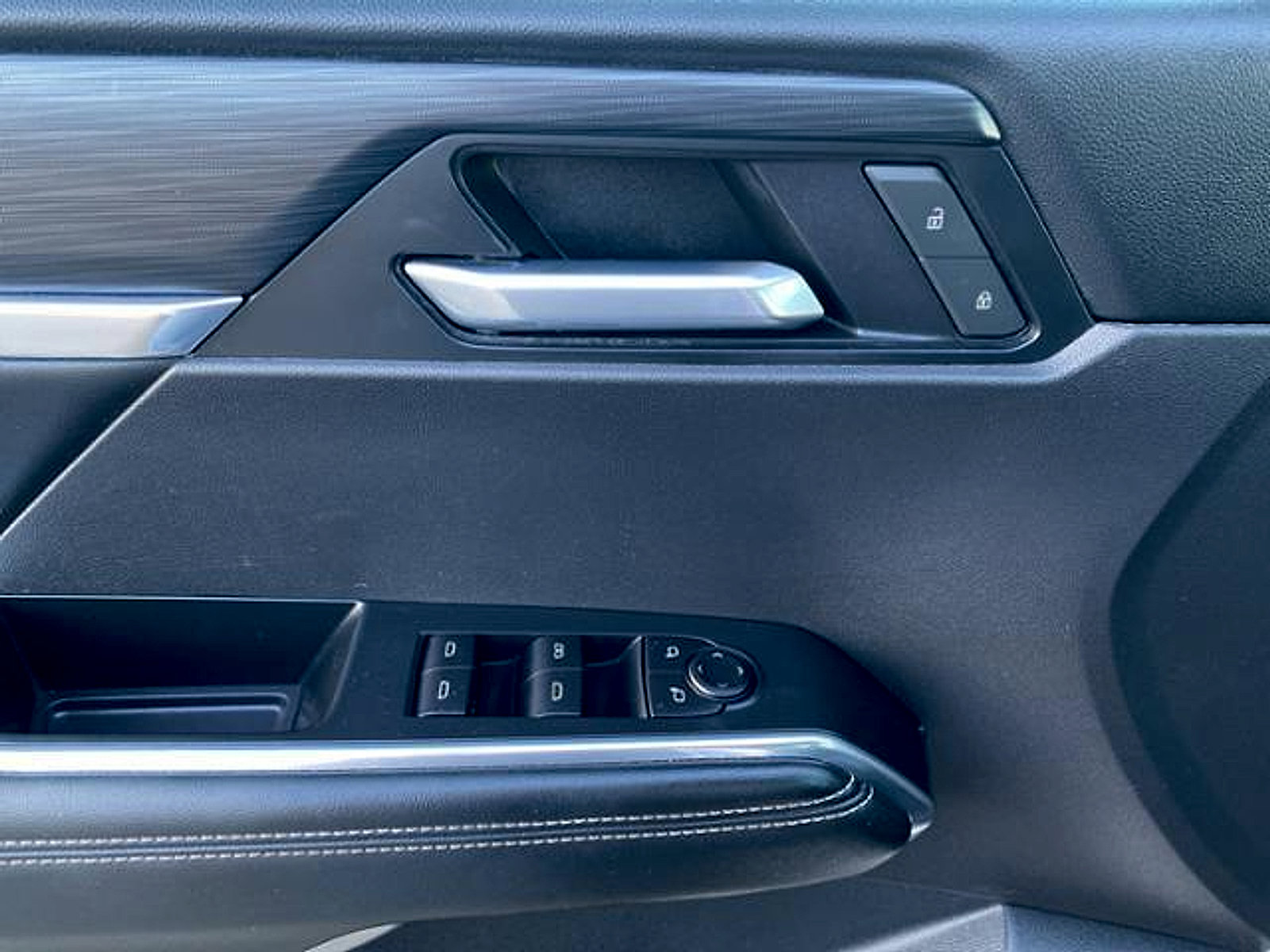 Used 2025 GMC Acadia Elevation AWD/4WD image 27