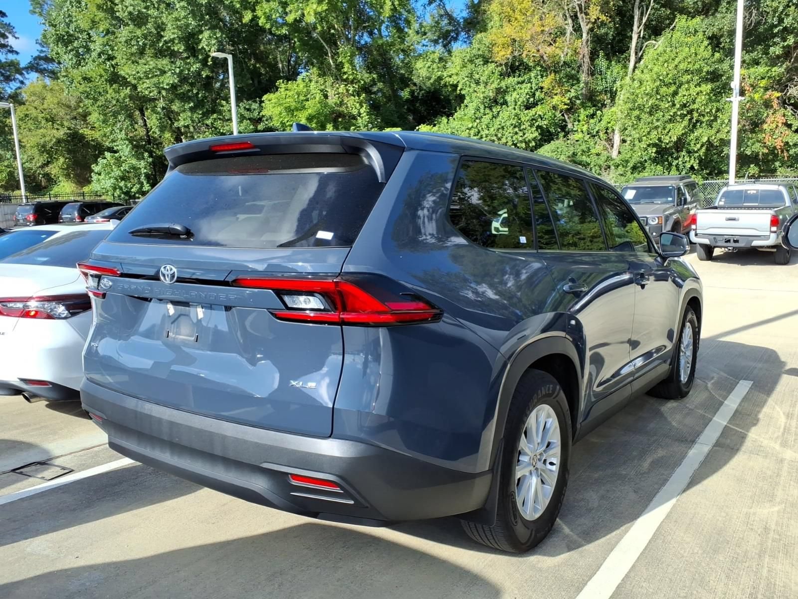 Used 2025 Toyota Grand Highlander AWD image 6