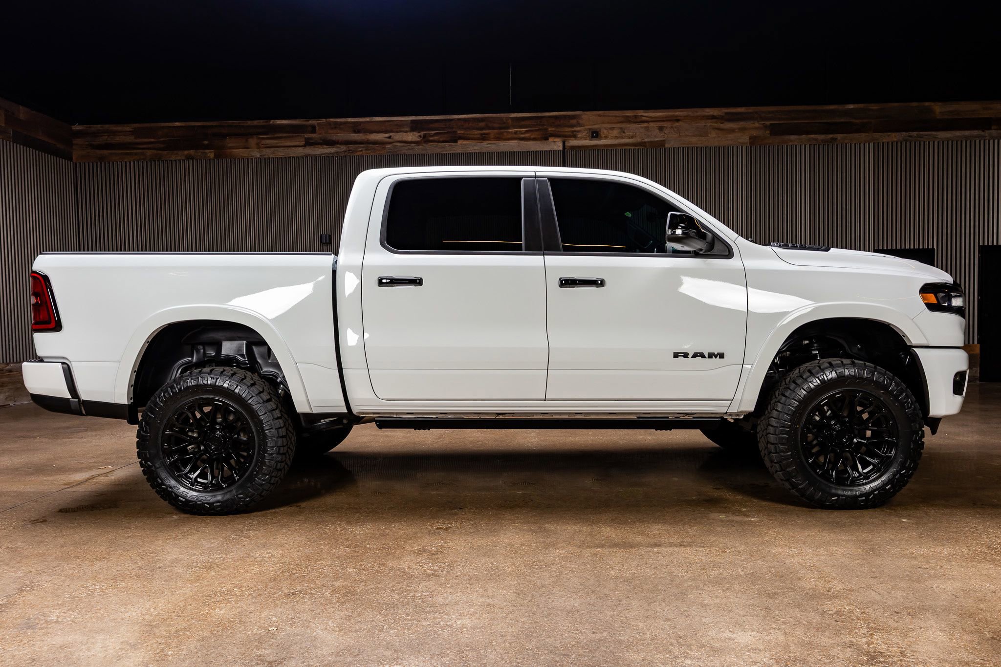 Used 2025 RAM 1500 Laramie w/ Night Edition image 11