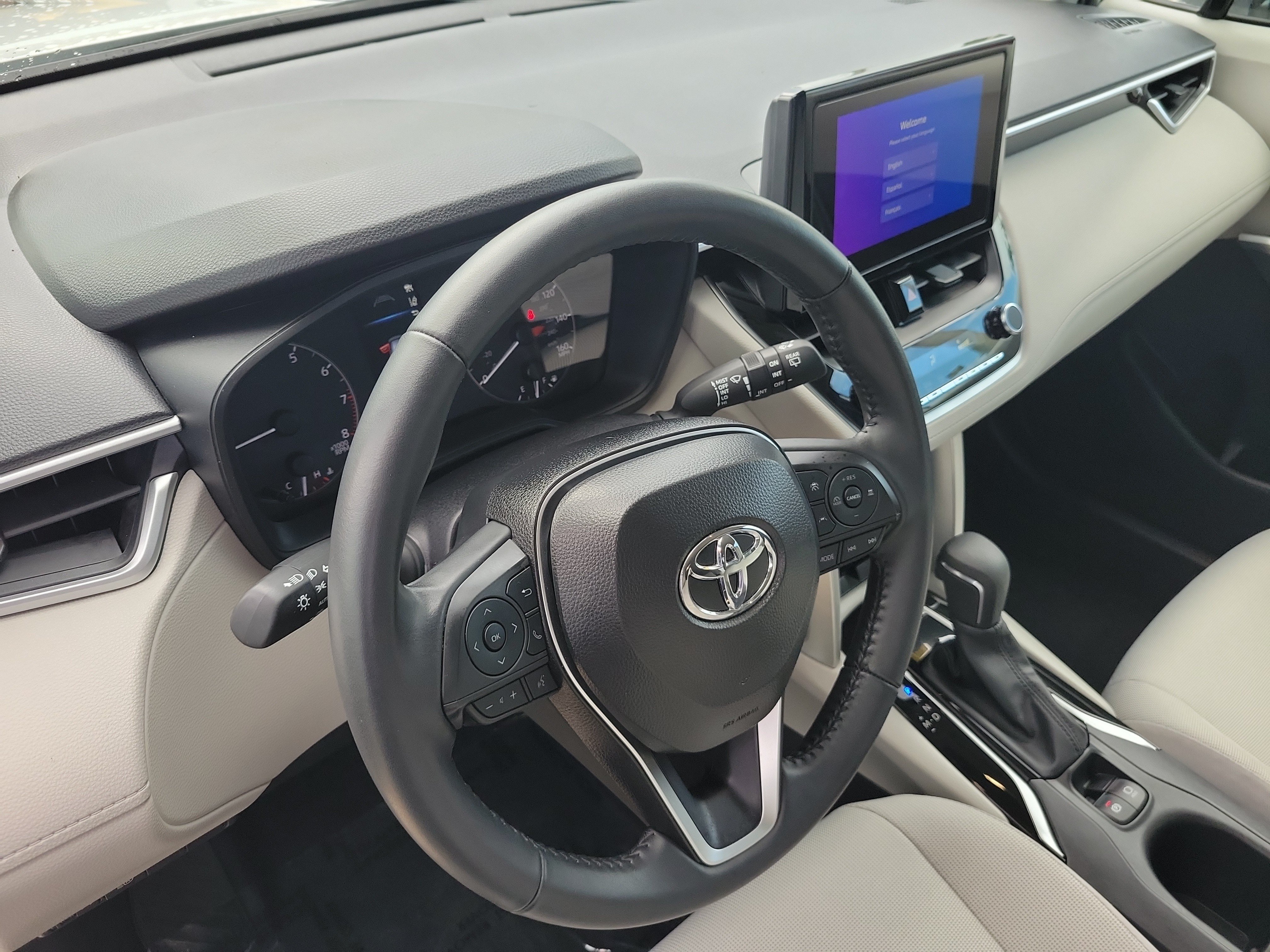Used 2025 Toyota Corolla Cross LE FWD image 23