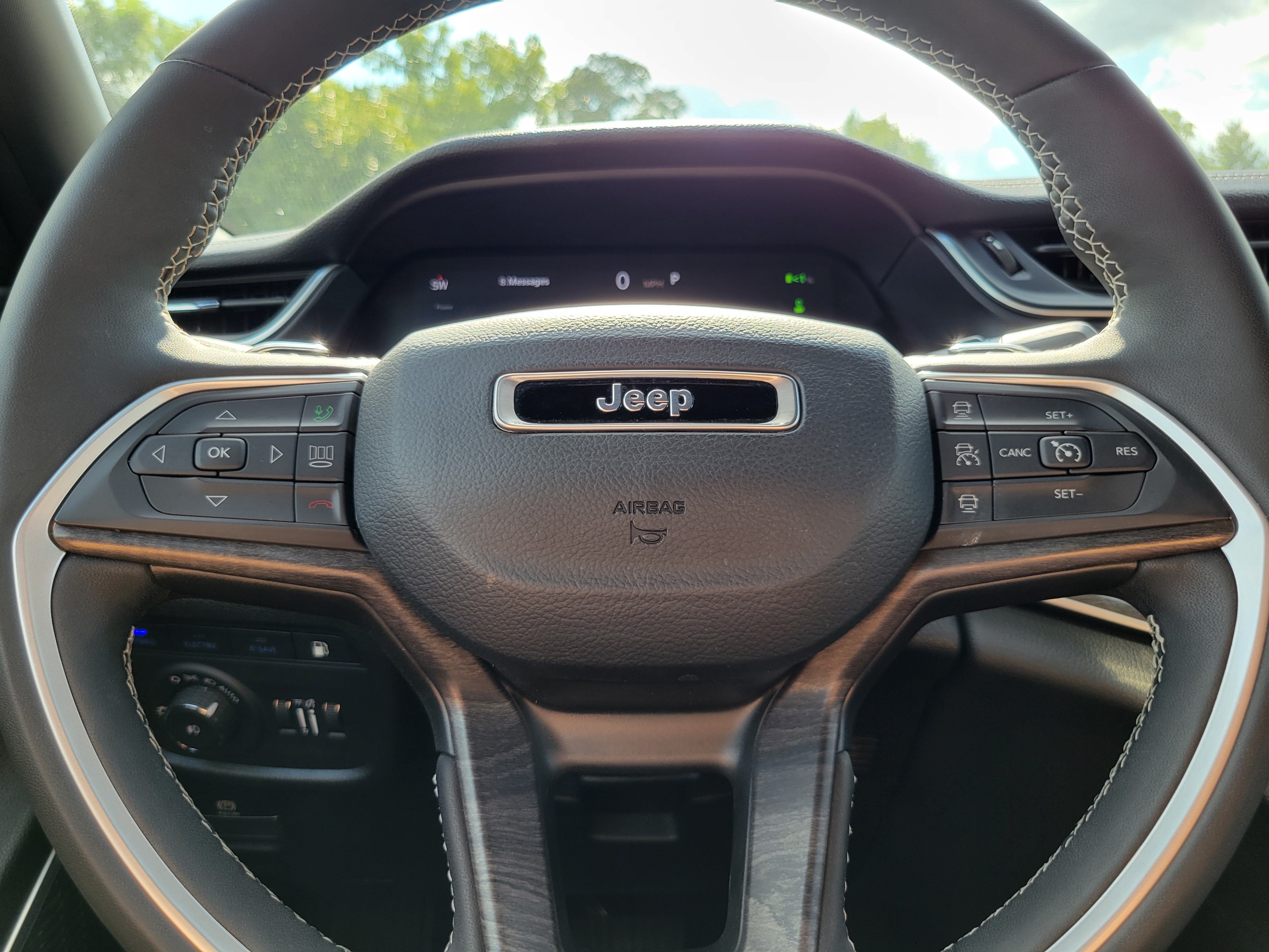 Used 2024 Jeep Grand Cherokee Limited 4xe AWD/4WD image 9