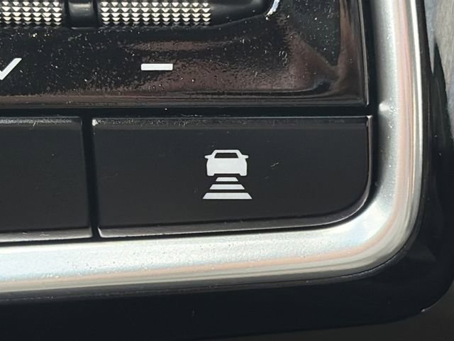 Used 2025 Kia Carnival FWD image 43