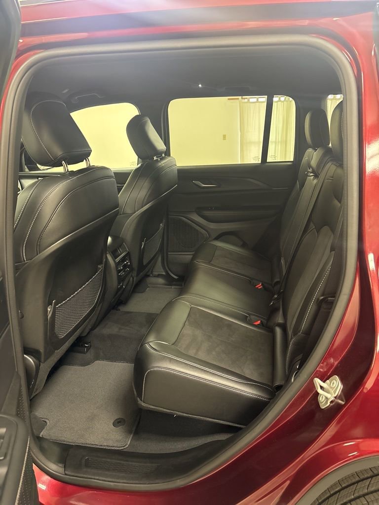 Used 2024 Jeep Grand Cherokee Altitude image 20