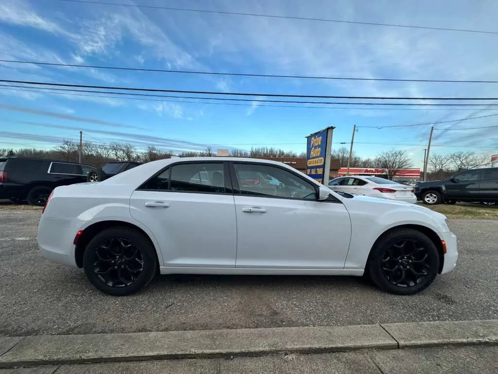 Used 2019 Chrysler 300 S image 6