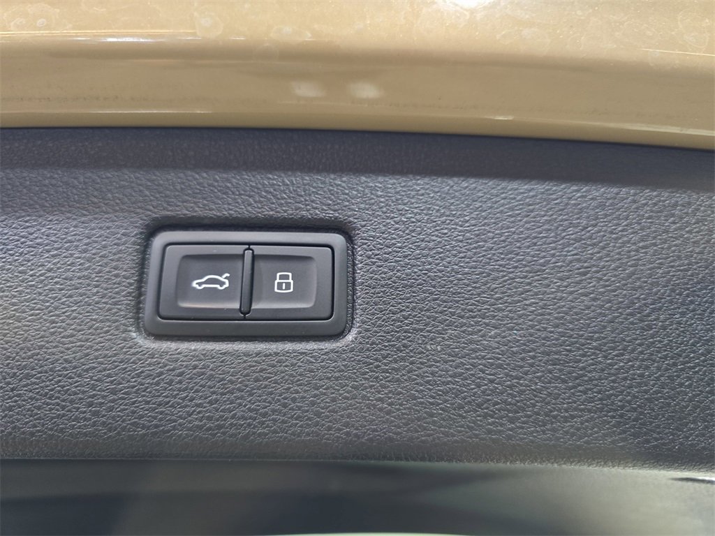 Used 2025 Audi Q7 3.0T Prestige w/ Prestige Package image 16