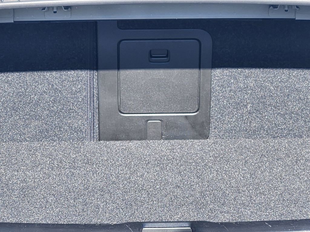 Used 2025 Volvo S60 T8 Plus image 21