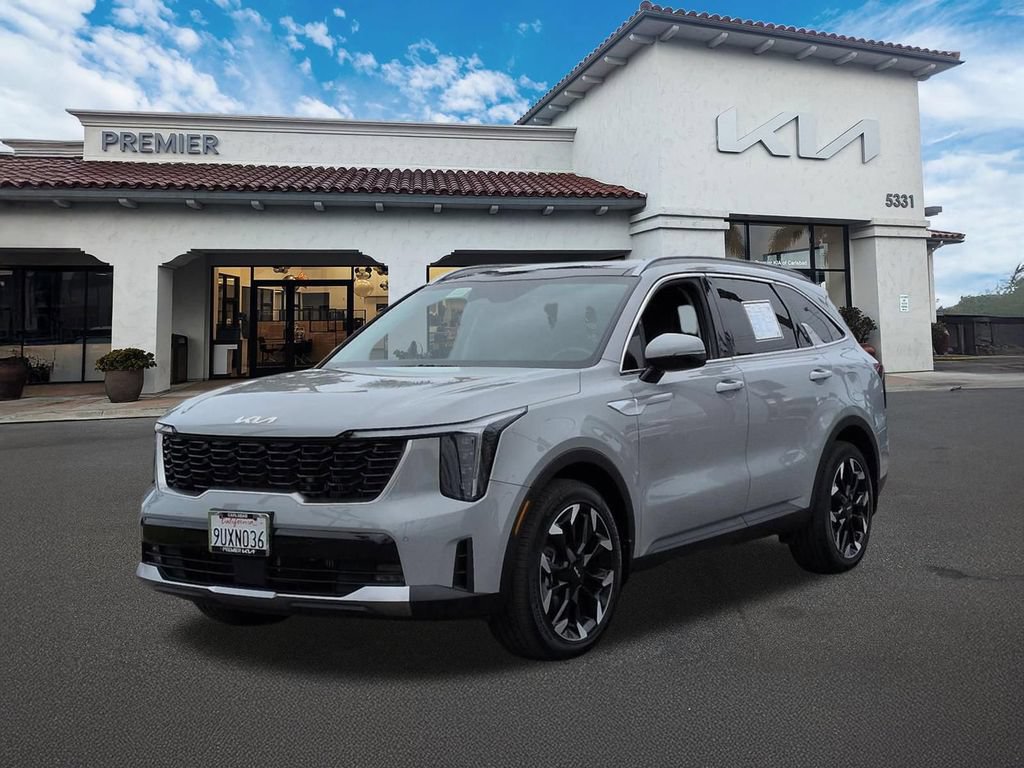 Certified 2025 Kia Sorento EX w/ Panoramic Sunroof Package FWD image 4