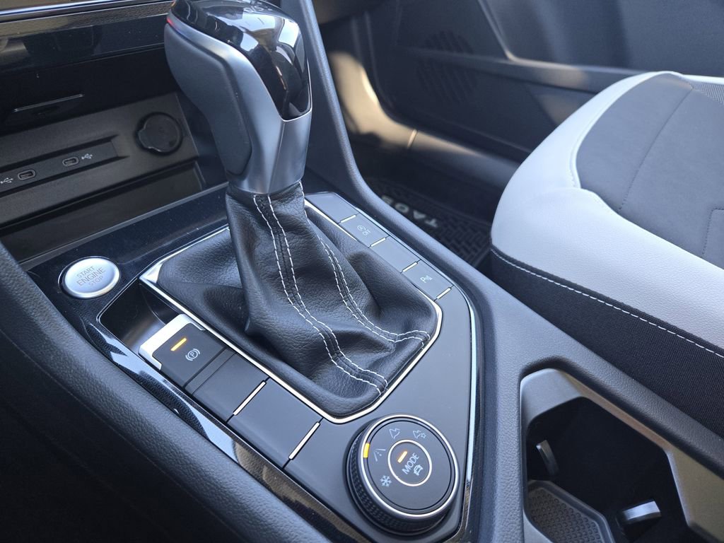 New 2026 Volkswagen Taos SE image 17