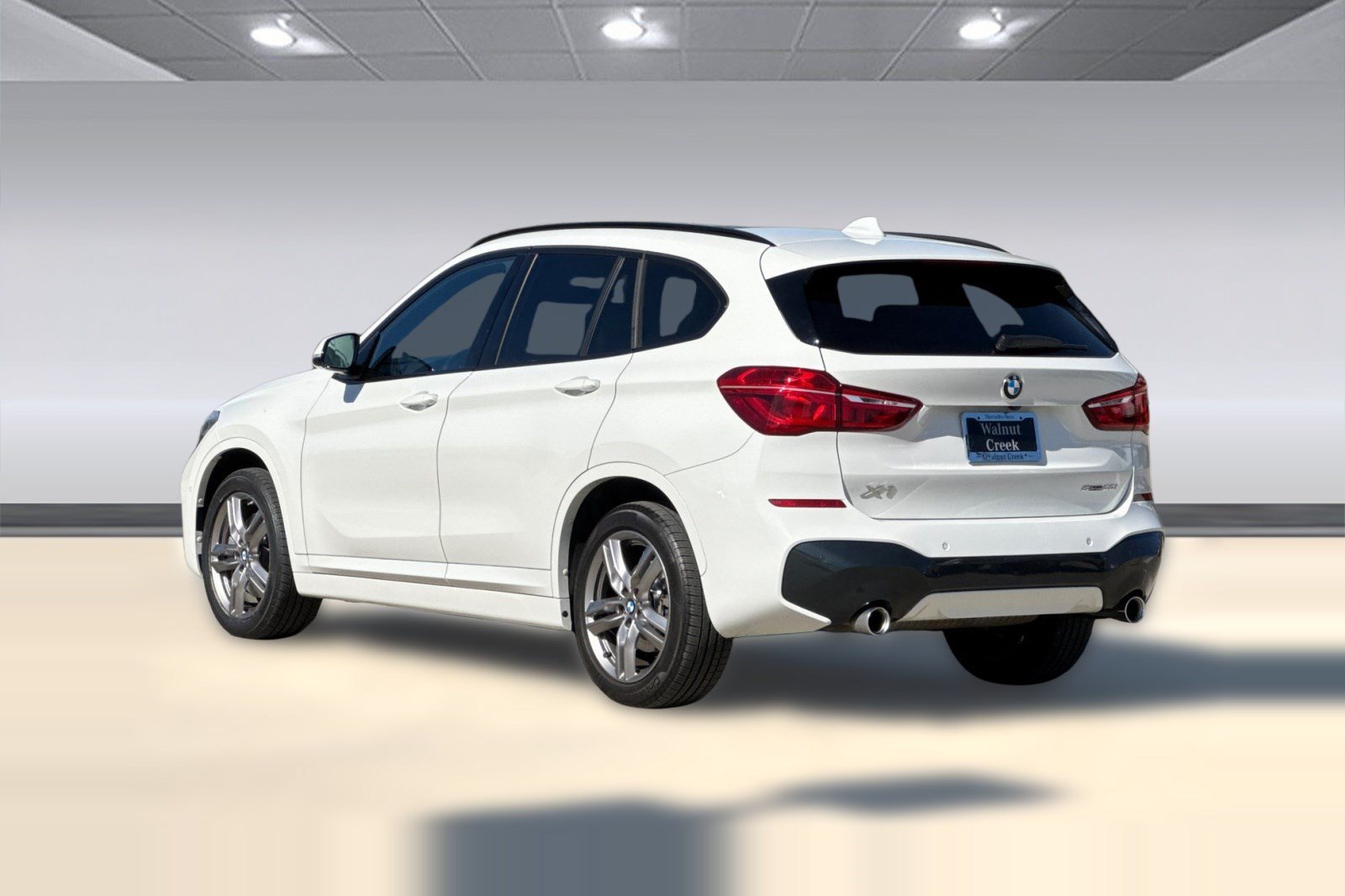 Used 2021 BMW X1 sDrive28i w/ M Sport Package FWD image 3
