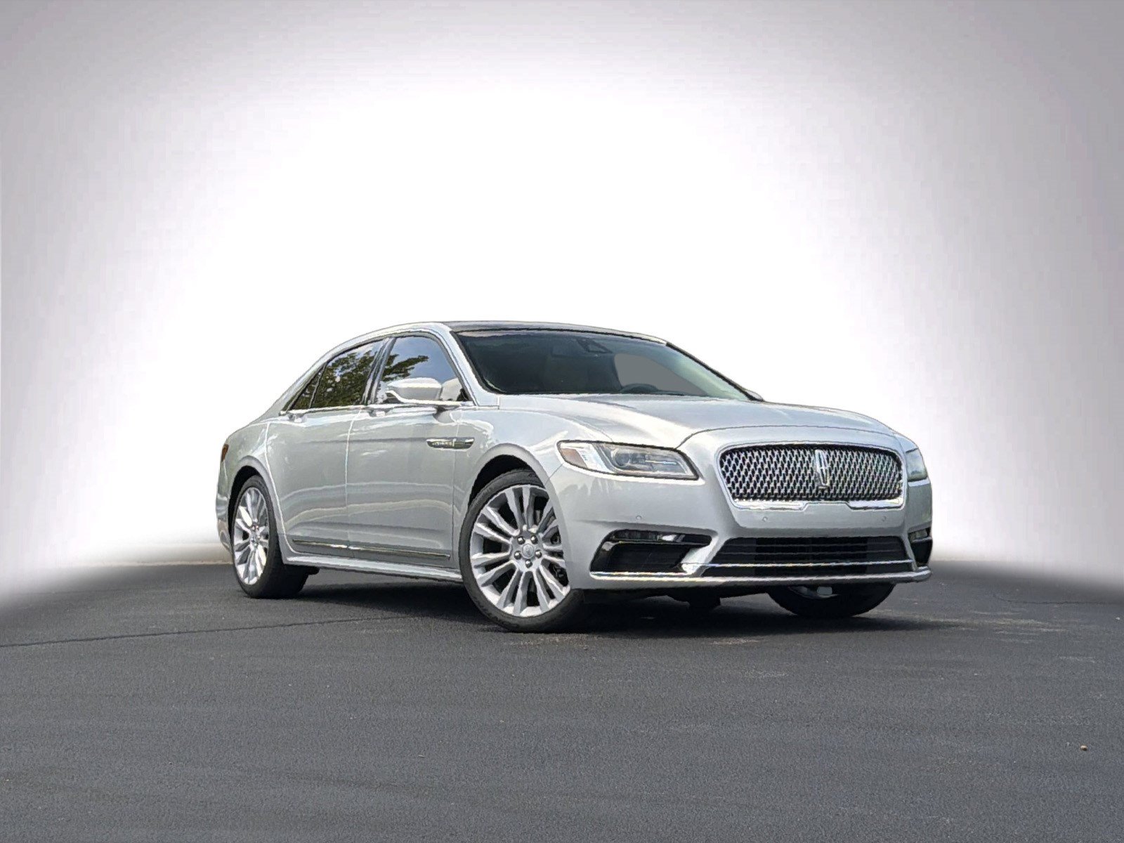 Used 2019 Lincoln Continental Select FWD image 2