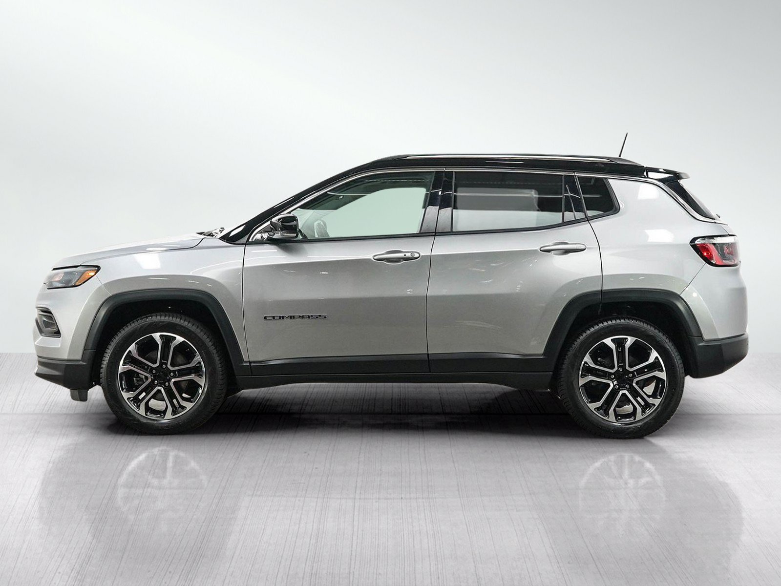 Used 2022 Jeep Compass Limited AWD/4WD image 2