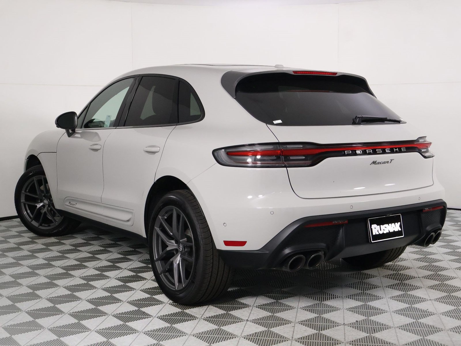 Certified 2026 Porsche Macan Turbo AWD/4WD image 3