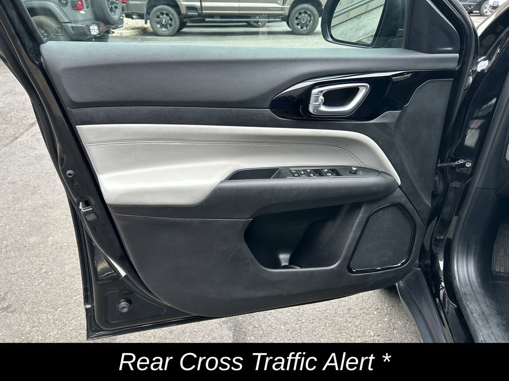 Used 2025 Jeep Compass Limited image 13