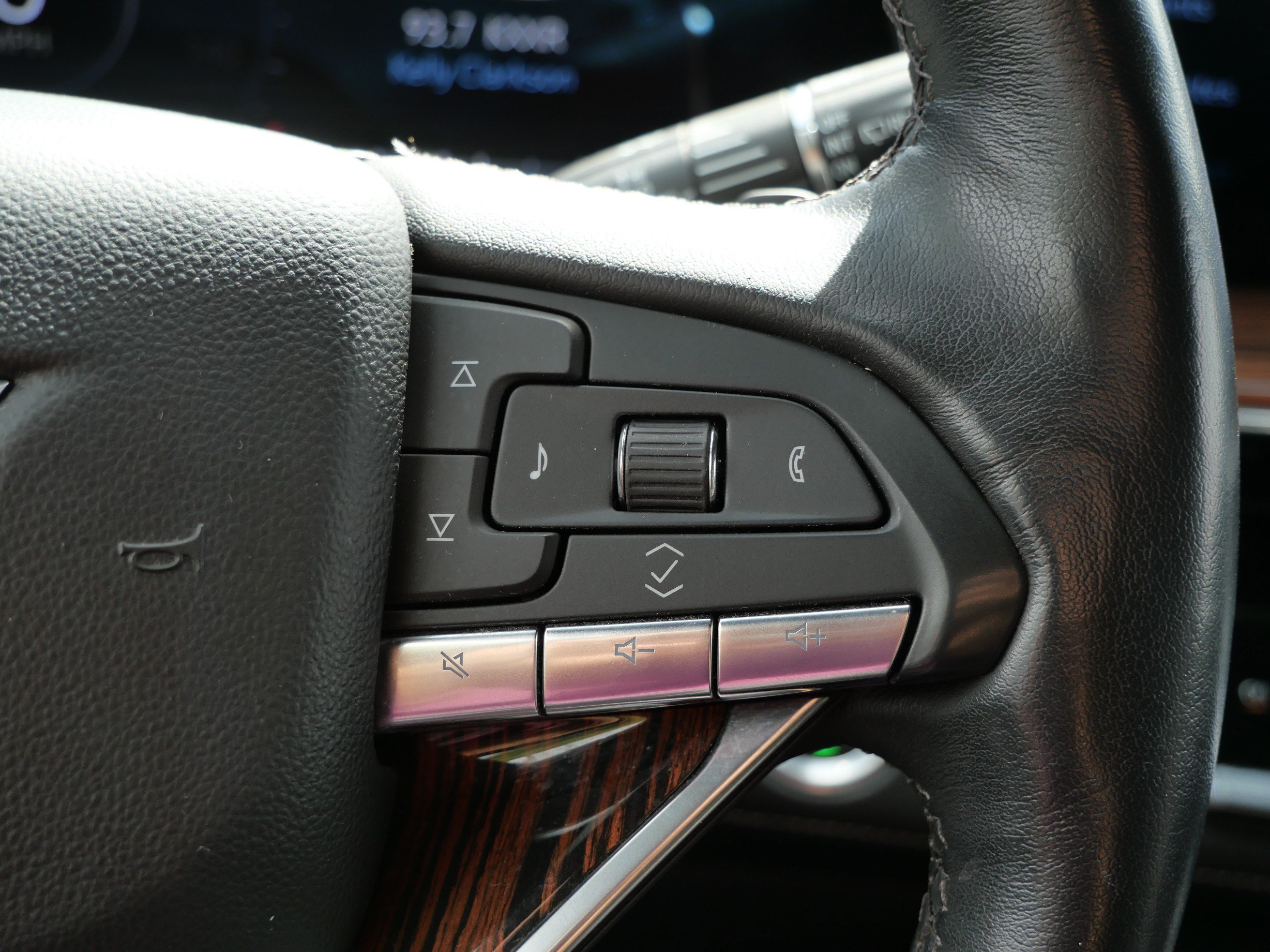 Certified 2024 Cadillac Escalade Premium Luxury w/ Performance Package AWD/4WD image 29