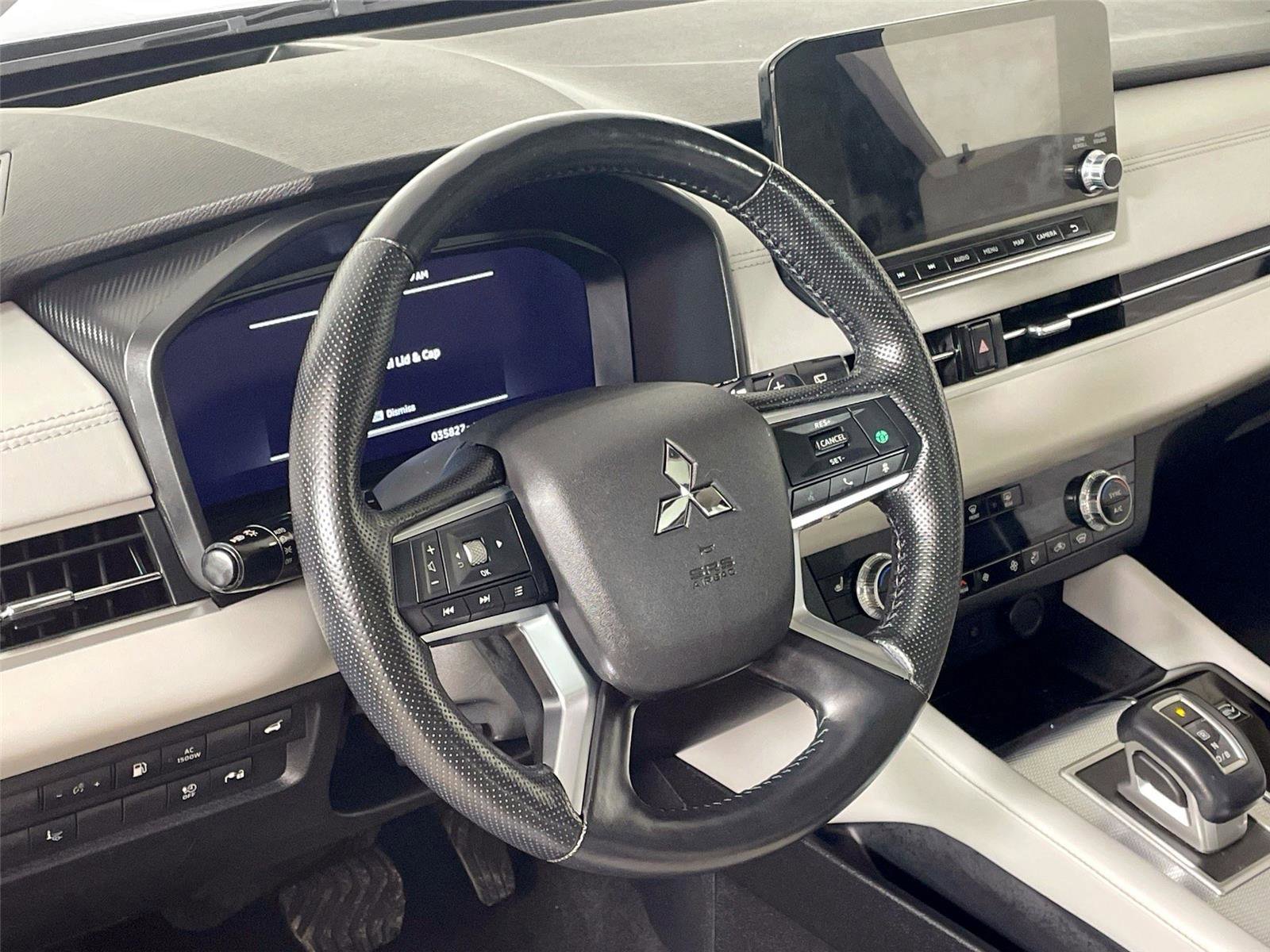 Used 2024 Mitsubishi Outlander SEL image 12