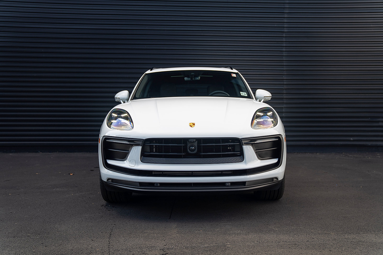 Certified 2025 Porsche Macan AWD/4WD image 26