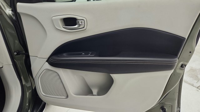 Used 2019 Jeep Compass Latitude FWD image 50